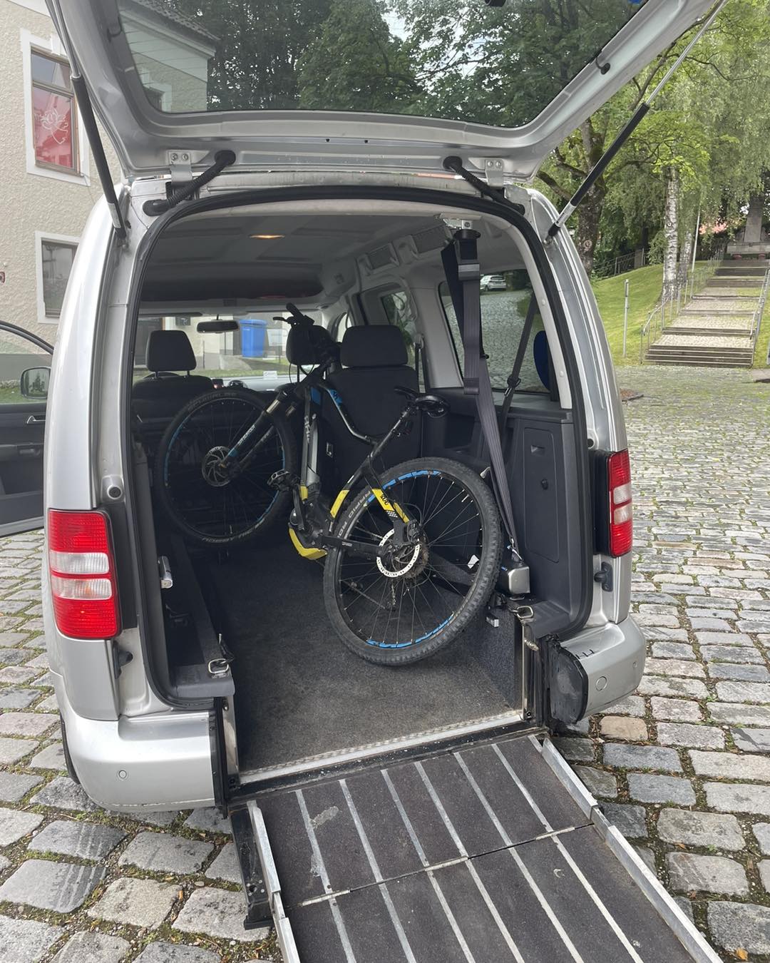 Ahmets Fahrservice Fahrzeug in Burgau